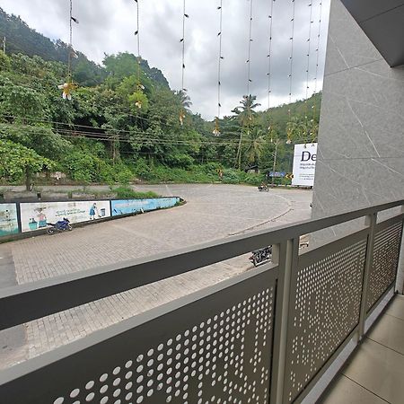 Gateway Residency Hotel Mannarakkat Bagian luar foto