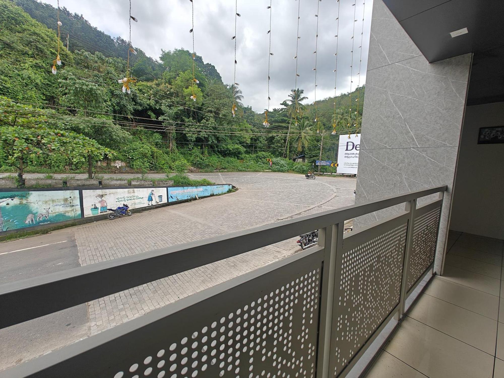 Gateway Residency Hotel Mannarakkat Bagian luar foto